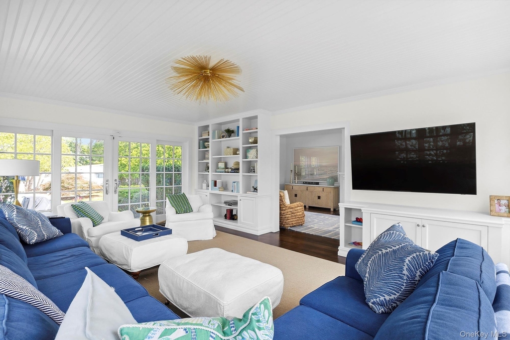 1 Bishop Avenue - Photo 2