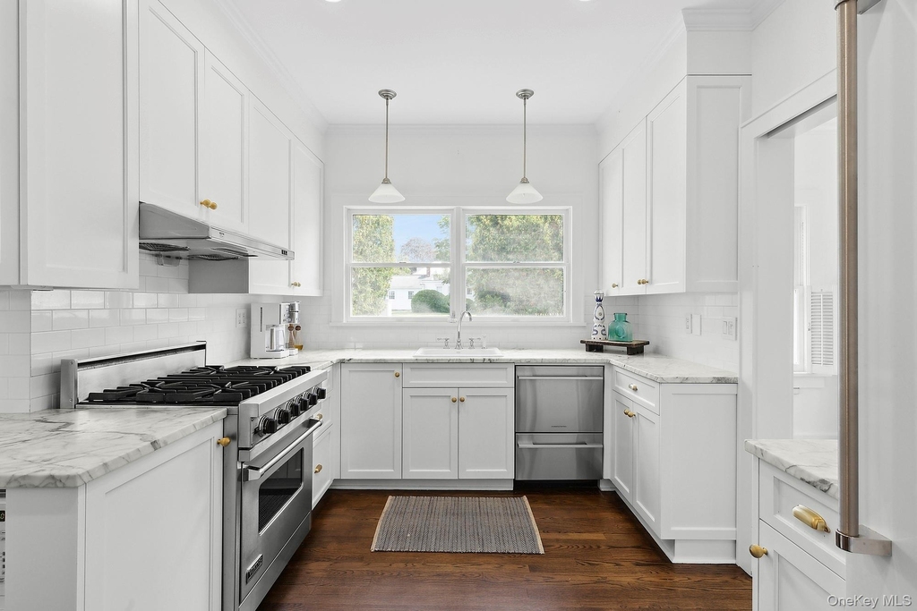 1 Bishop Avenue - Photo 6