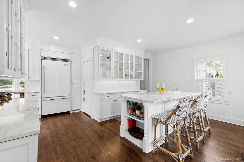 1 Bishop Avenue - Photo 5