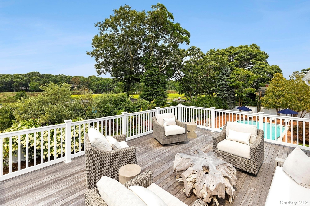 1 Bishop Avenue - Photo 14