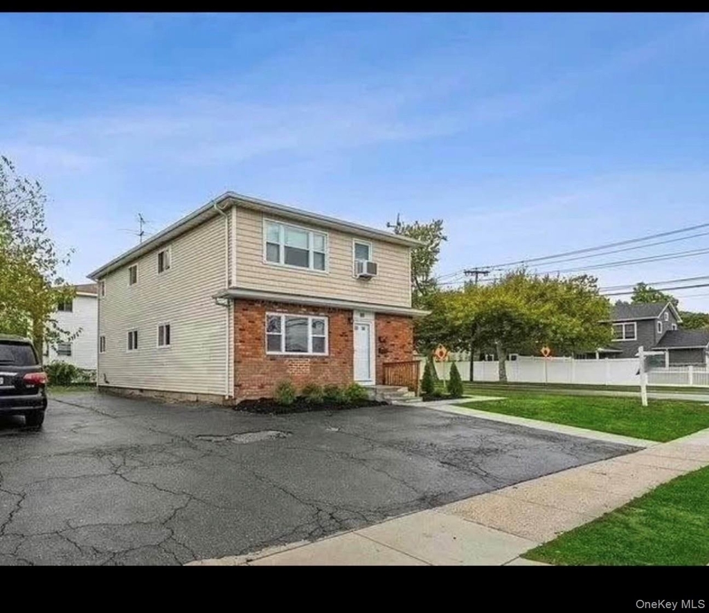 88 Ralph Avenue - Photo 0