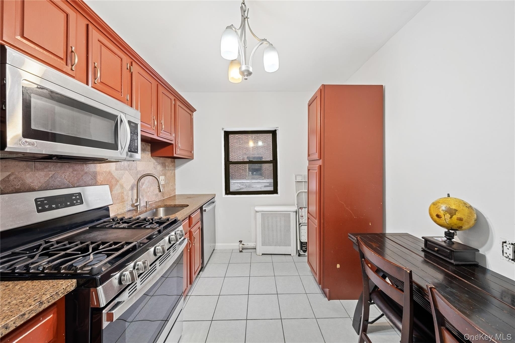 240 Halstead Avenue - Photo 7