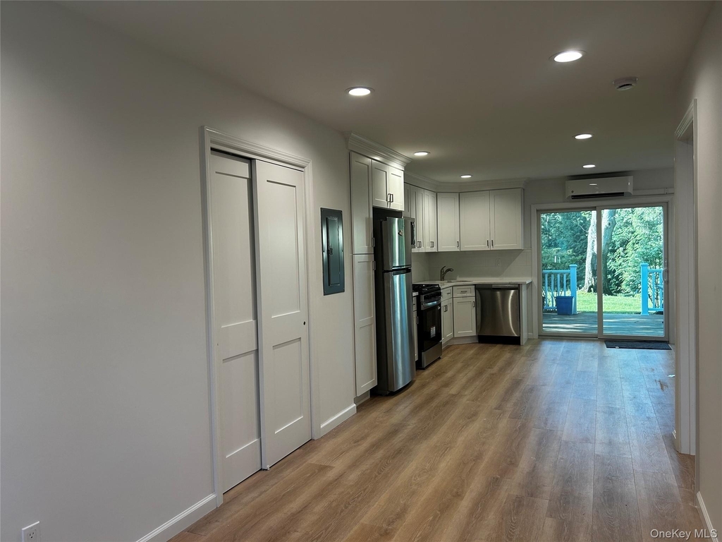 10 Evelyn Drive - Photo 3