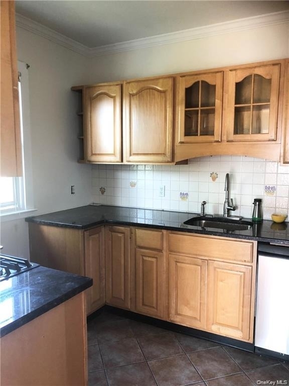 23 Merritt Avenue - Photo 3