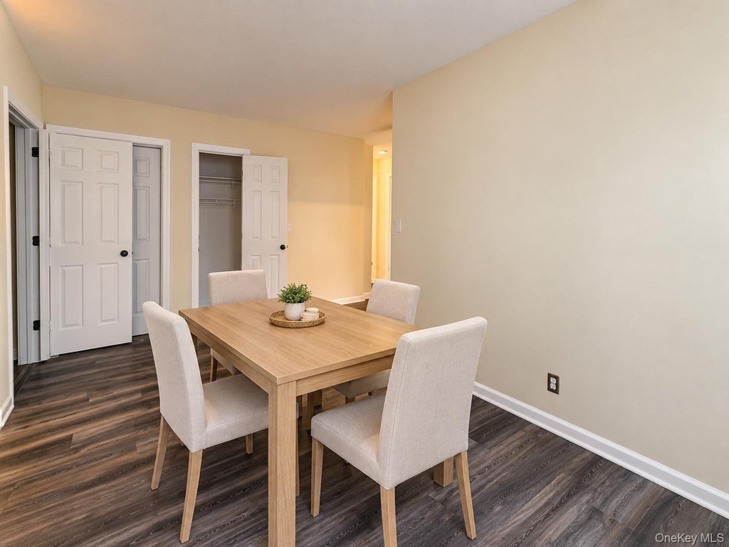 422 E Chester Street E - Photo 2