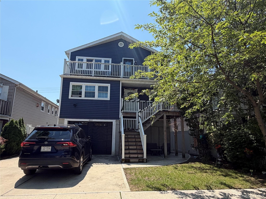 422 E Chester Street E - Photo 0