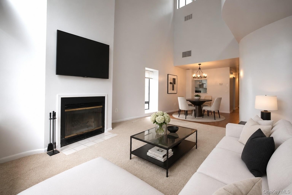 352 N Greeley Avenue - Photo 9