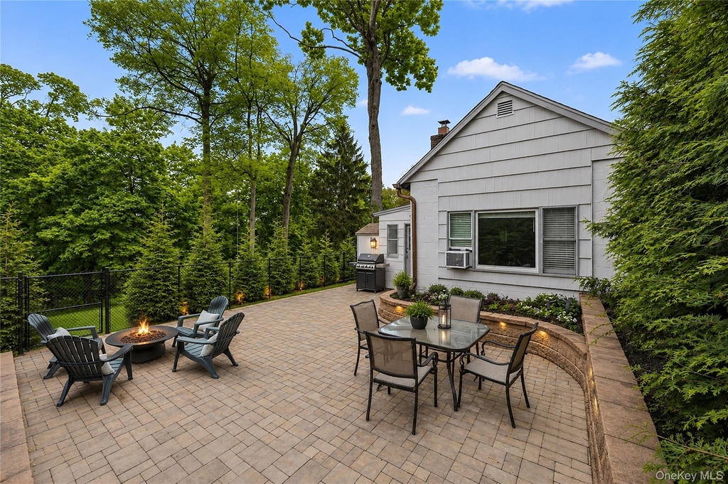109 West Park Avenue - Photo 9