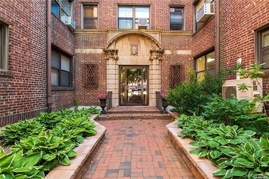 7 Bond Street - Photo 0