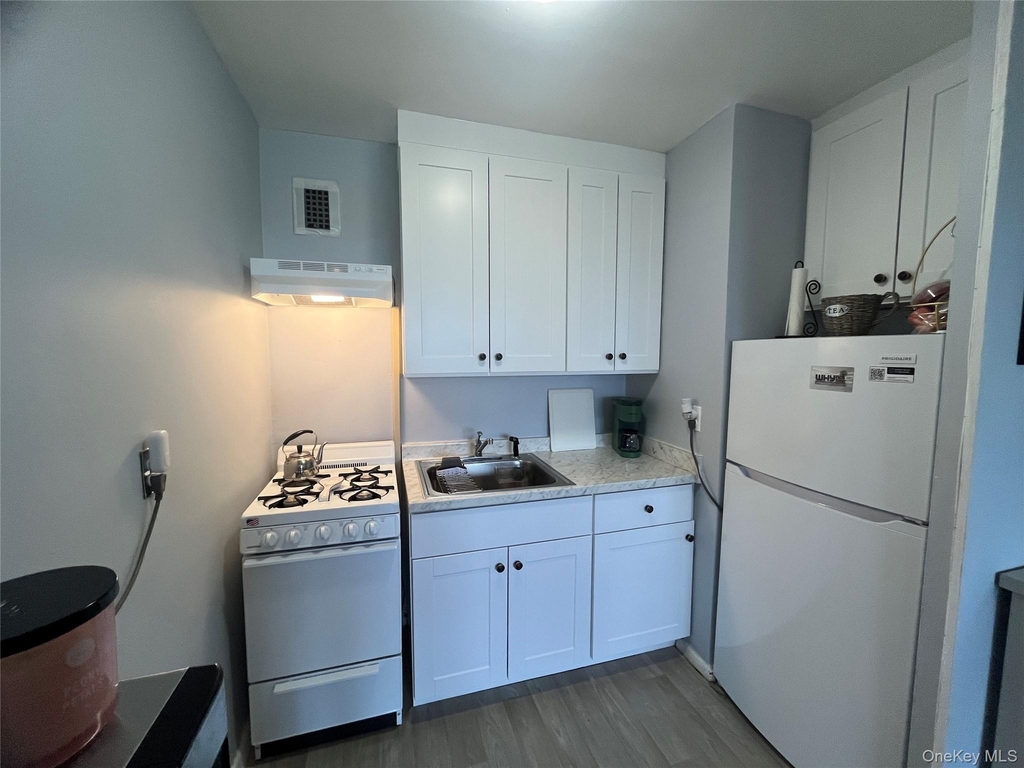 52 Yonkers Terrace - Photo 2