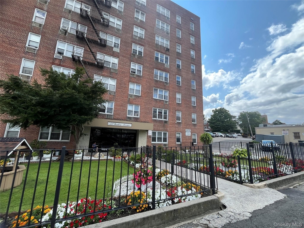 52 Yonkers Terrace - Photo 0