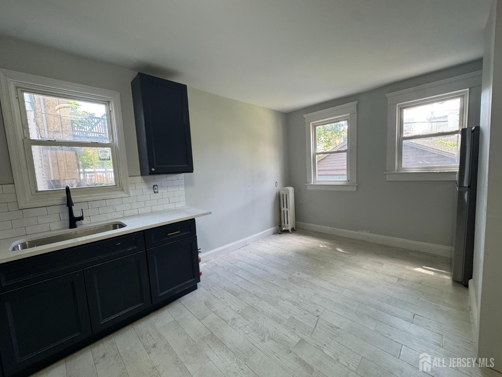 266 Sandford Street - Photo 2
