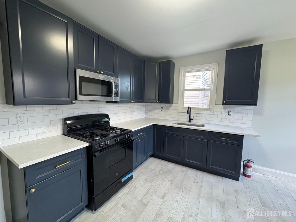 266 Sandford Street - Photo 1