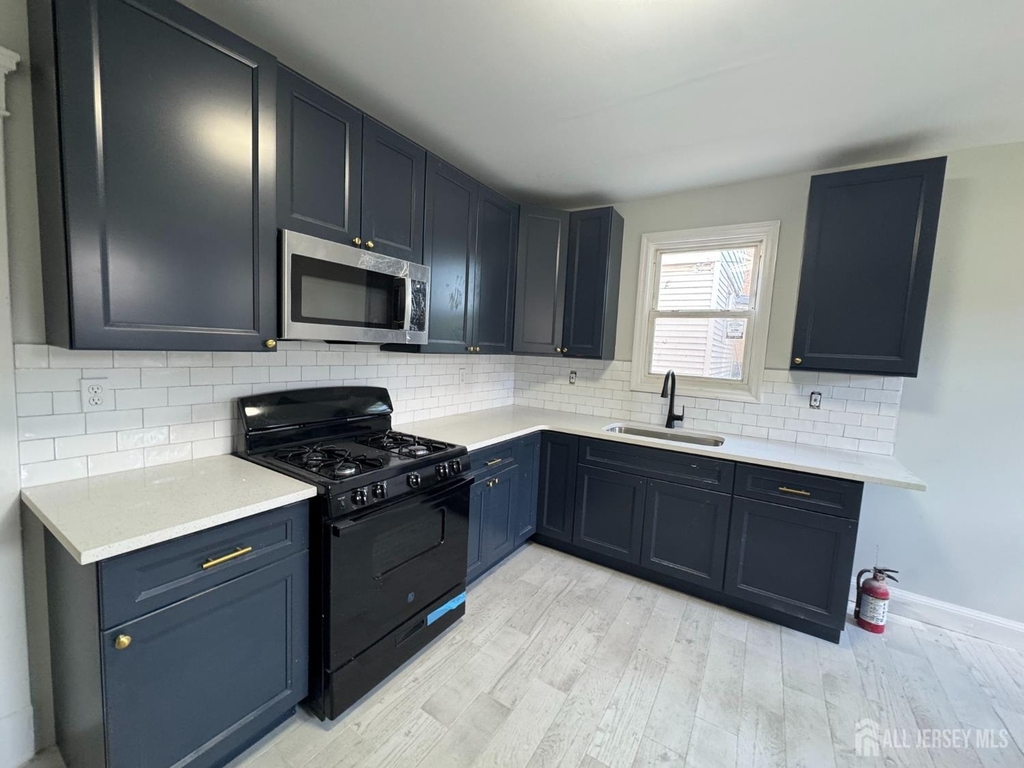 266 Sandford Street - Photo 0