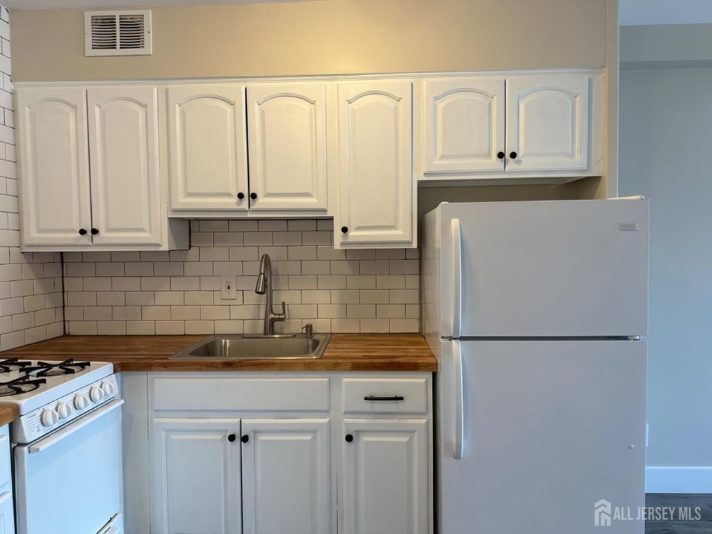 123 S Adelaide Avenue - Photo 0
