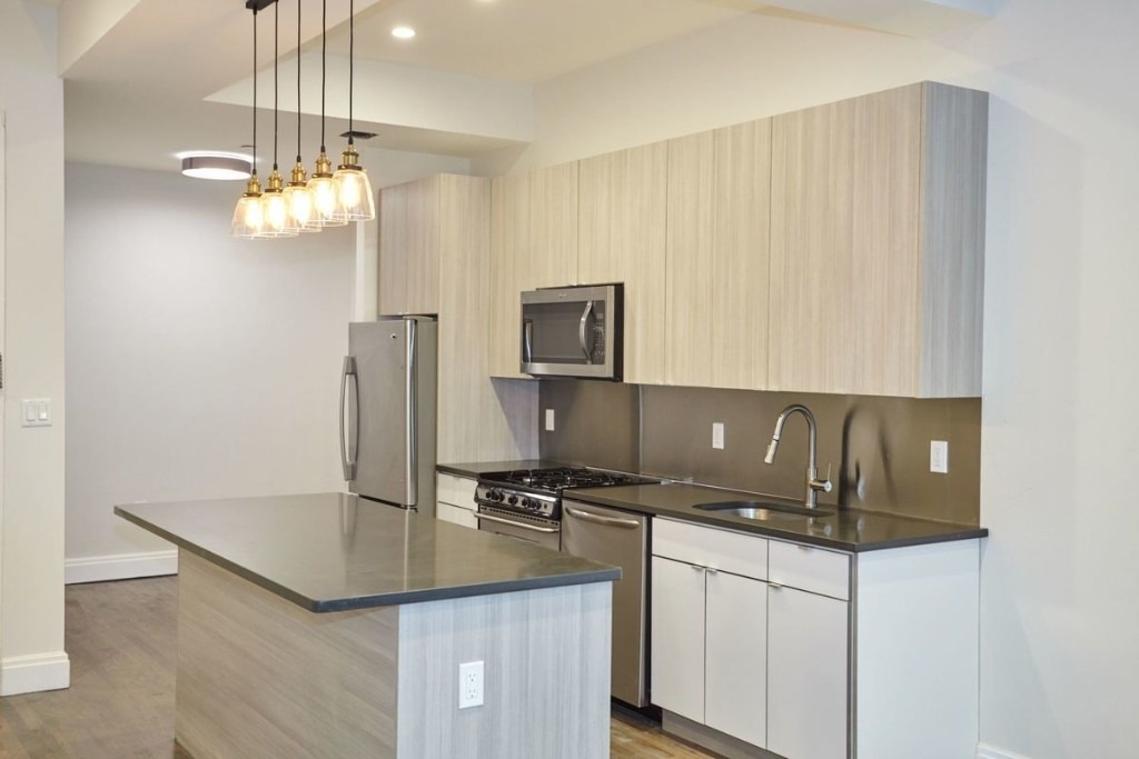 45 Beekman Street - Photo 1