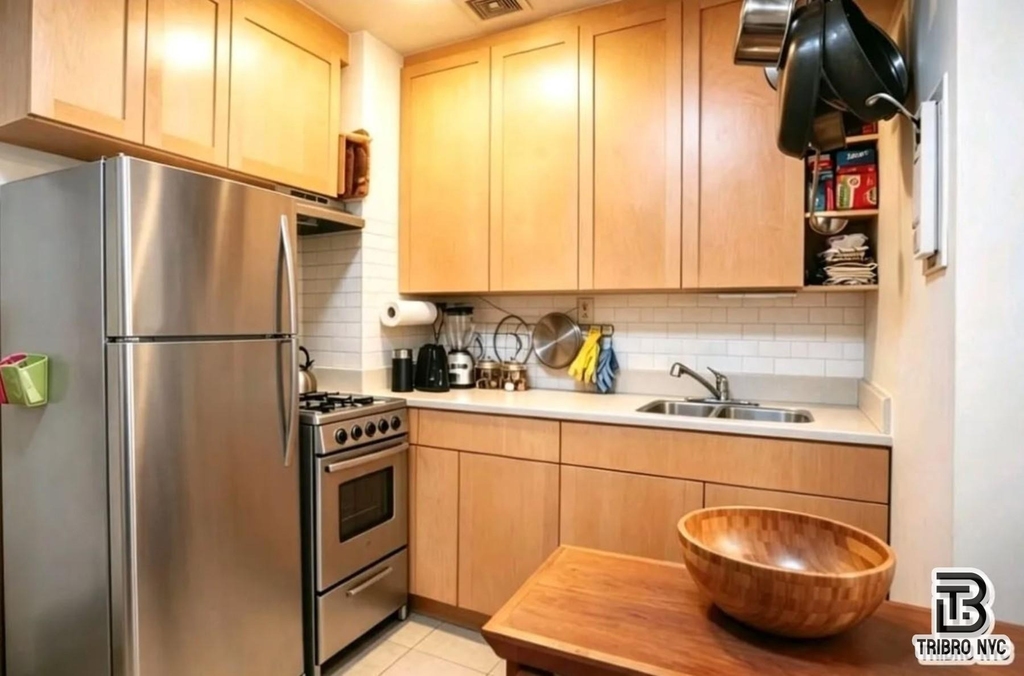200 E 28th Street - Photo 3