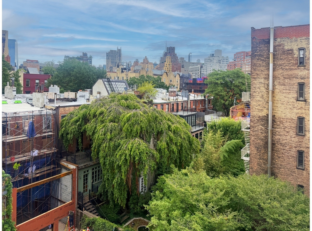 237 W 11th Street - Photo 5