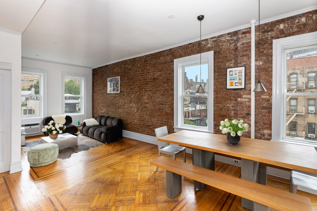 237 W 11th Street - Photo 0