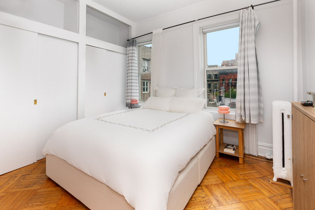 237 W 11th Street - Photo 2