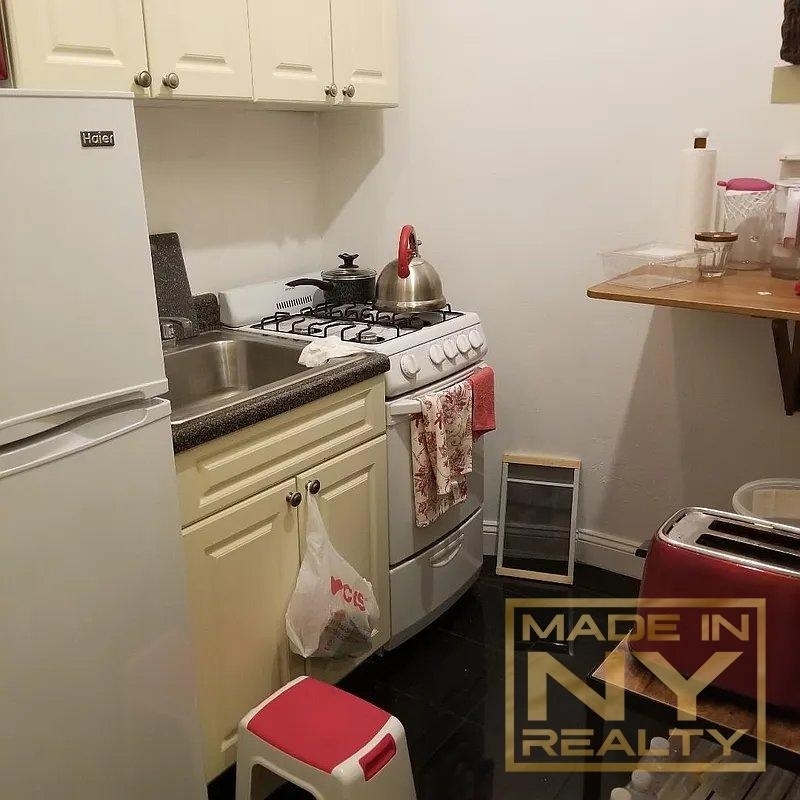 171 E 77th Street - Photo 2
