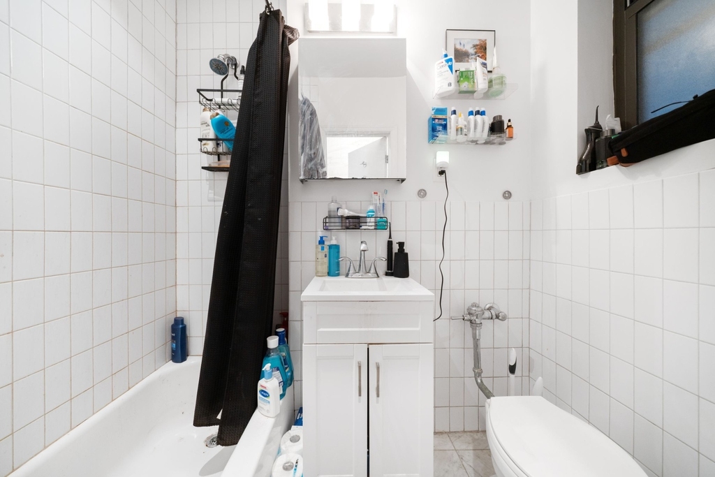 344 W 17th Street - Photo 4