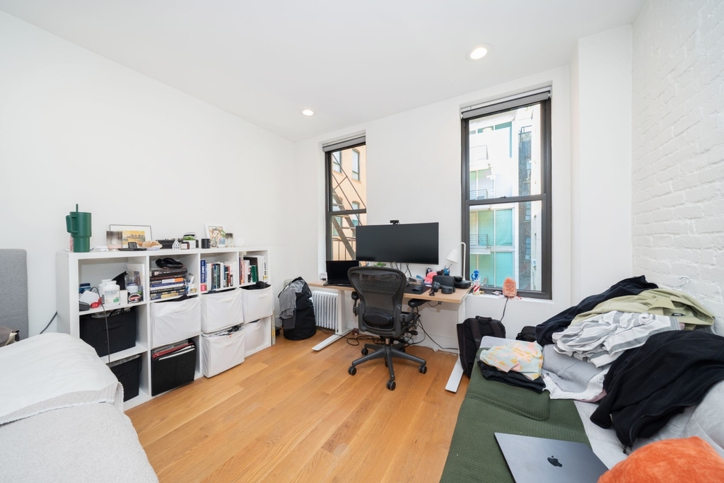 344 W 17th Street - Photo 2