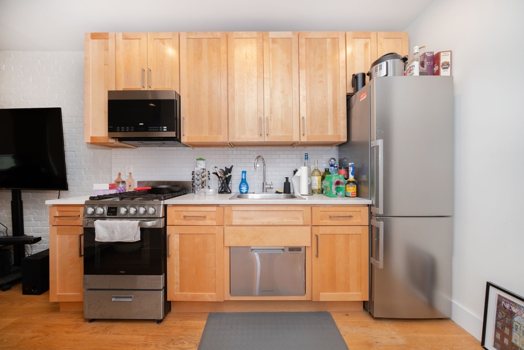 344 W 17th Street - Photo 3