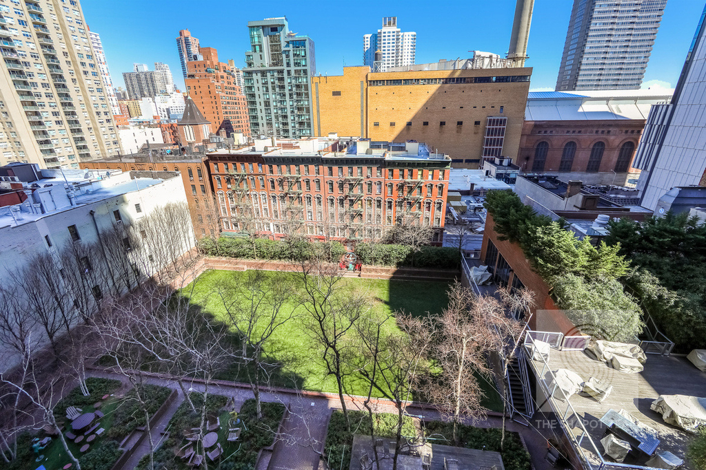 515 E 72nd Street - Photo 10