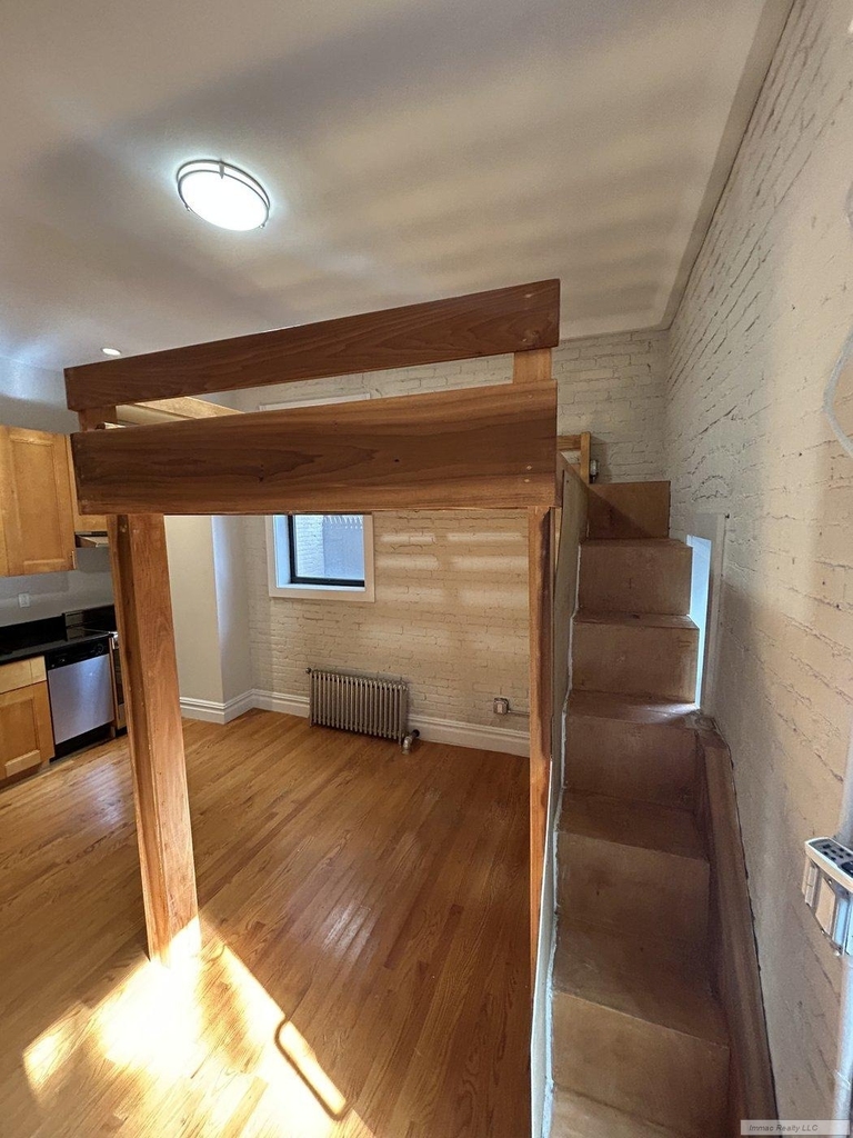 318 W 106th Street - Photo 3