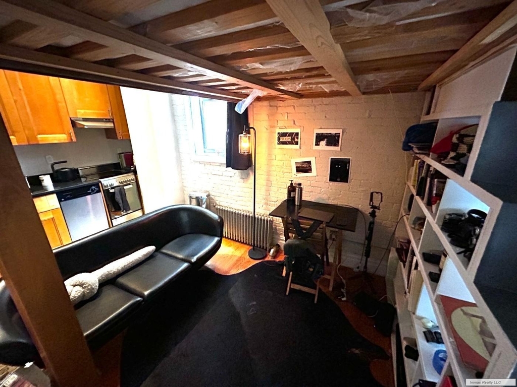318 W 106th Street - Photo 15