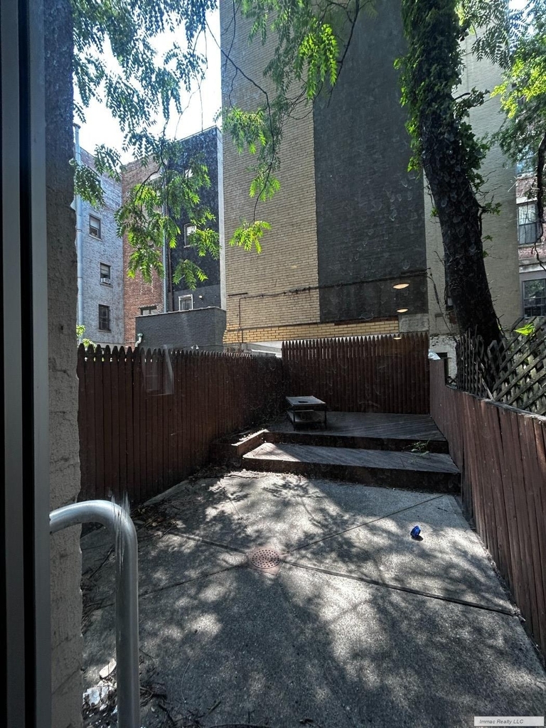 318 W 106th Street - Photo 19