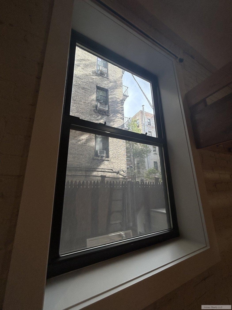 318 W 106th Street - Photo 9