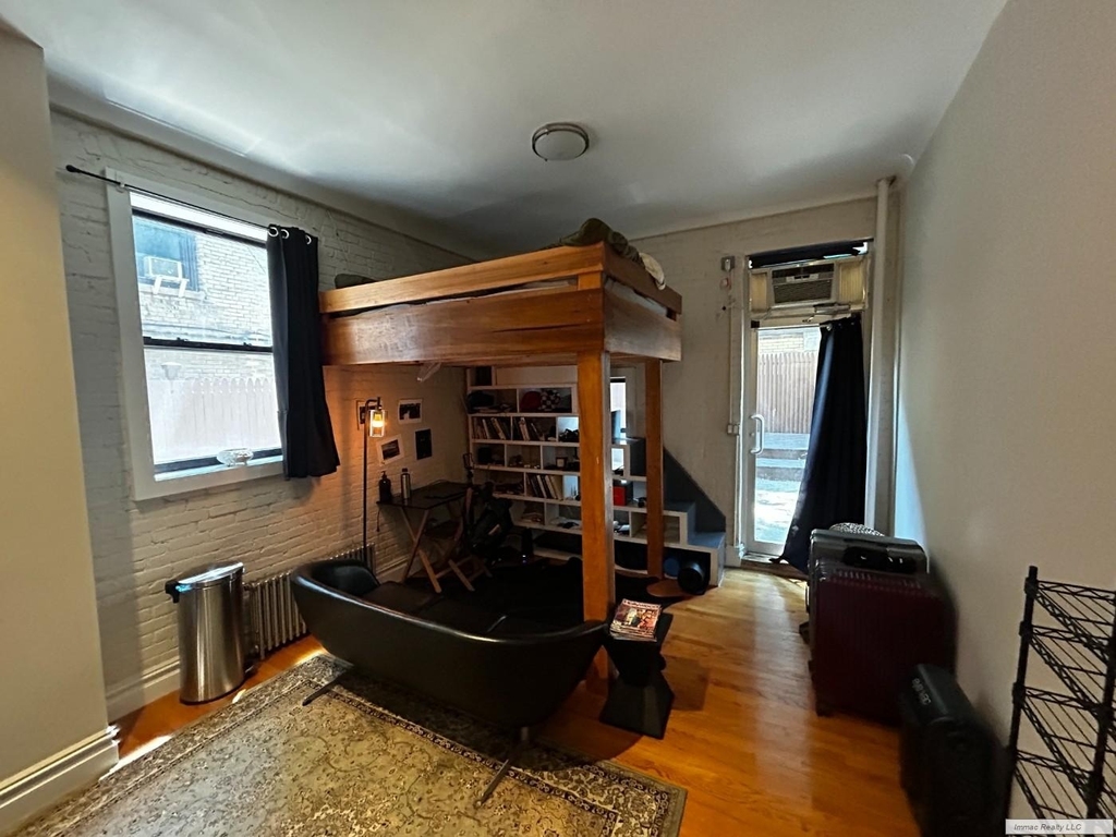 318 W 106th Street - Photo 14