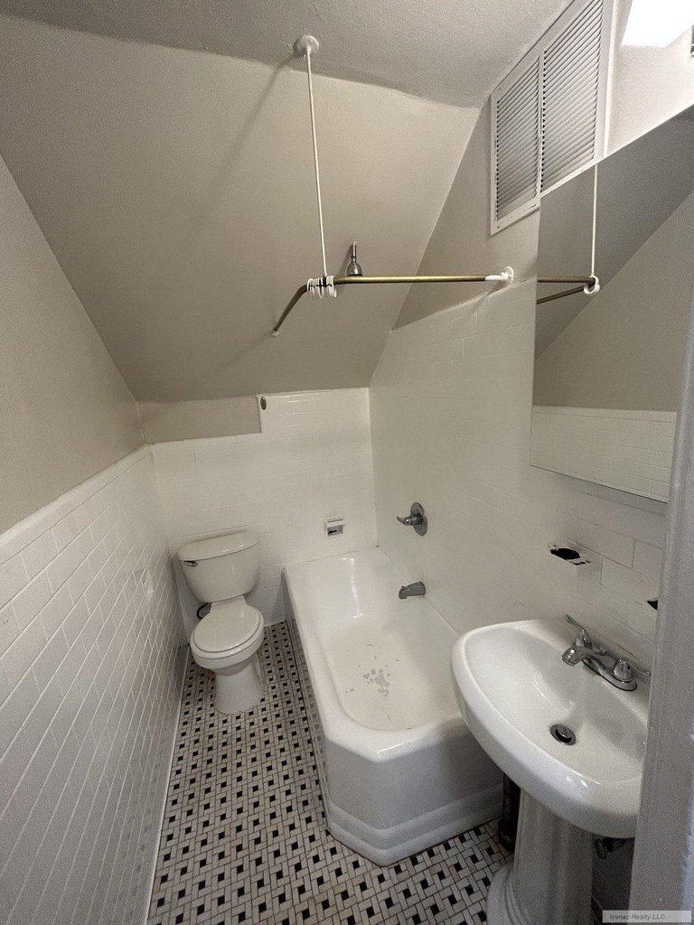 318 W 106th Street - Photo 7