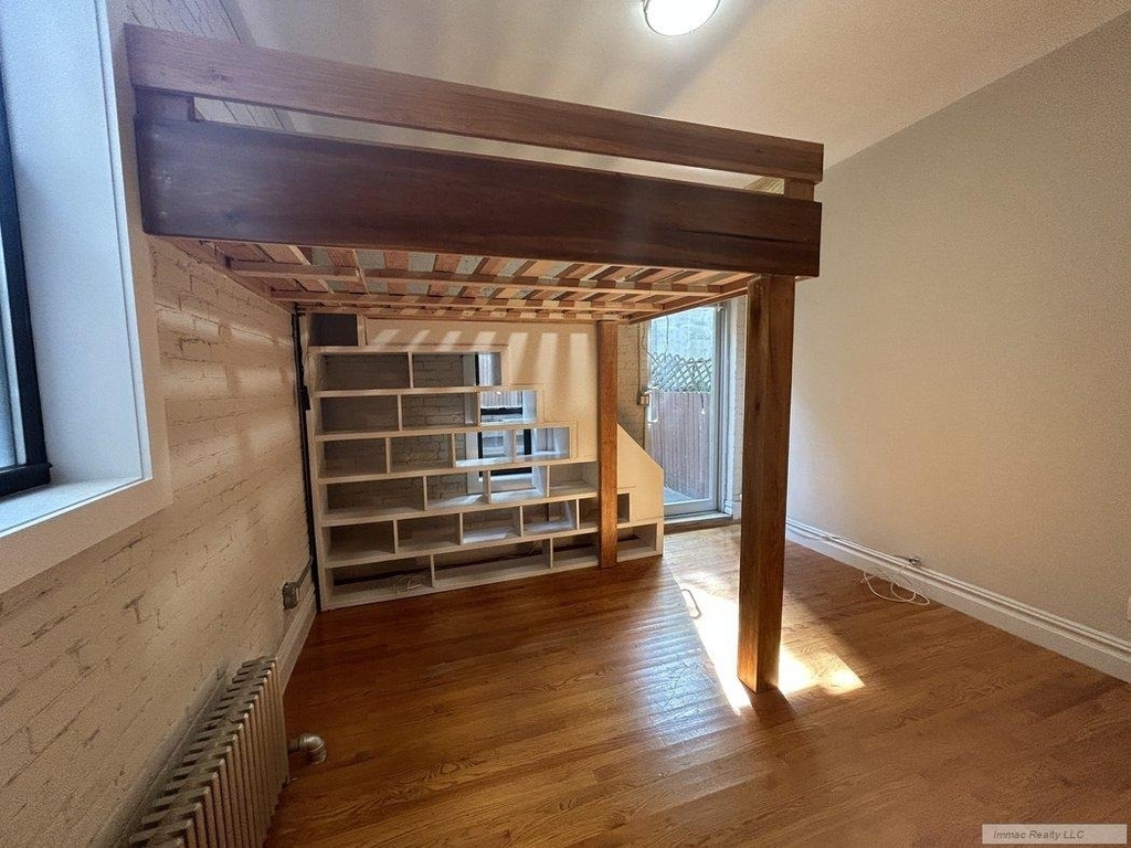 318 W 106th Street - Photo 12