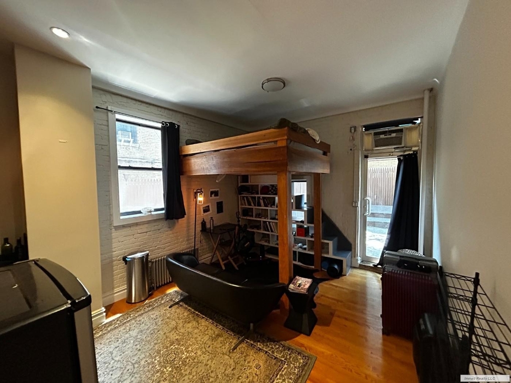 318 W 106th Street - Photo 17