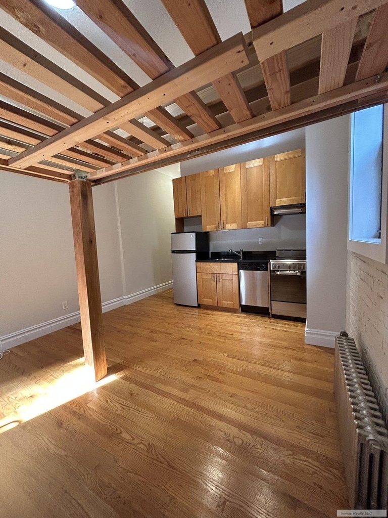 318 W 106th Street - Photo 1