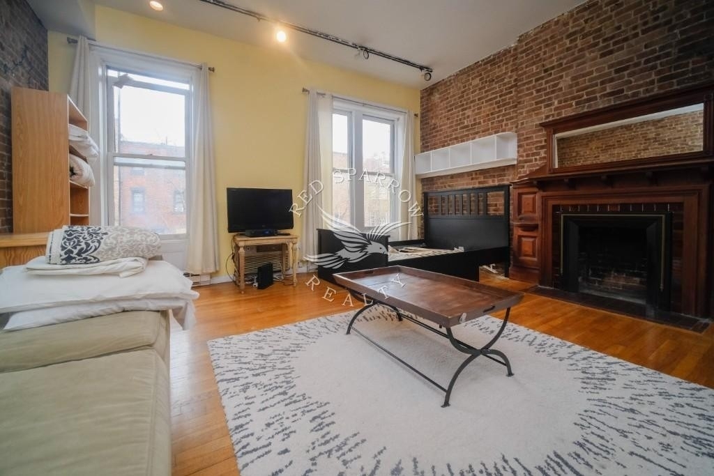 67 W 83rd Street - Photo 1
