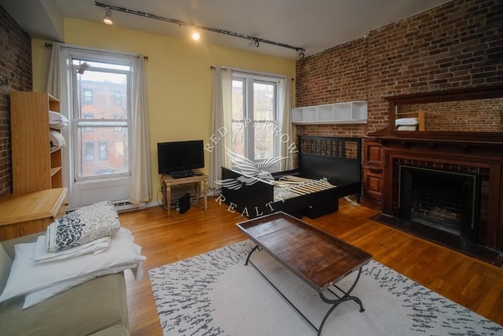 67 W 83rd Street - Photo 2