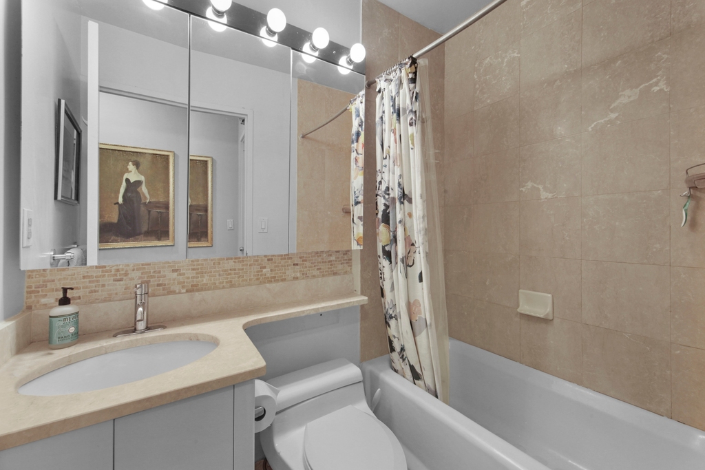 250 E 40th Street - Photo 5