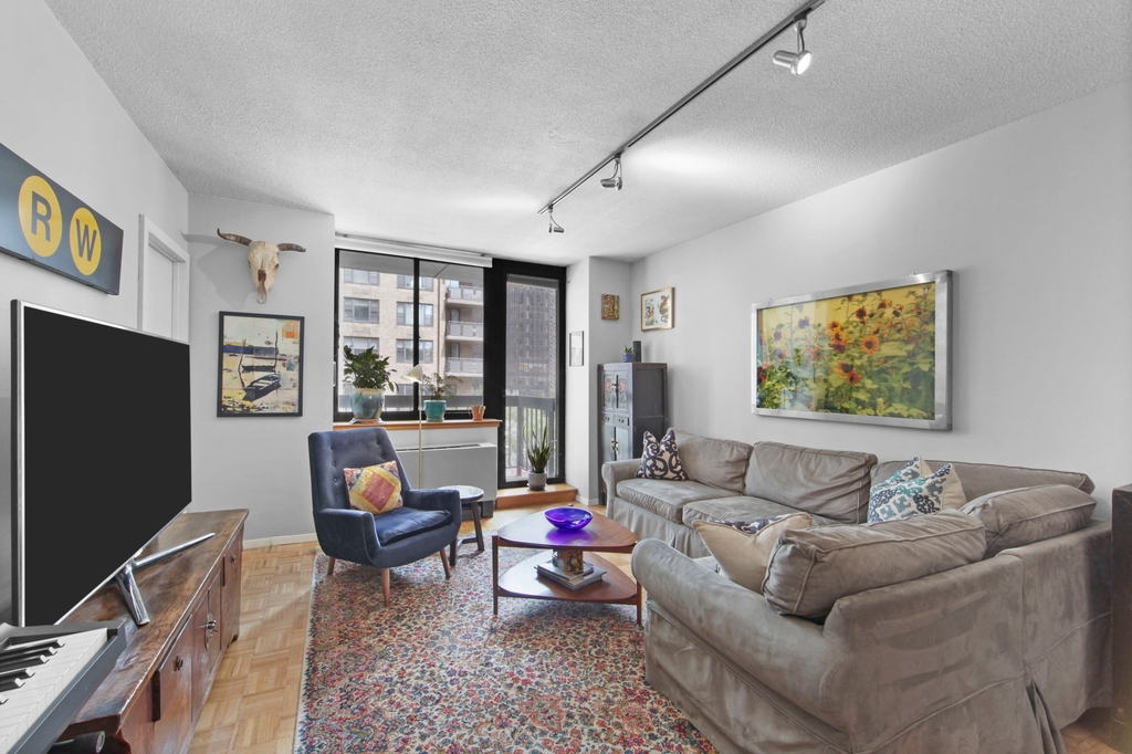 250 E 40th Street - Photo 0