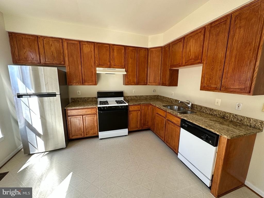 13517 Bannacker Place - Photo 14