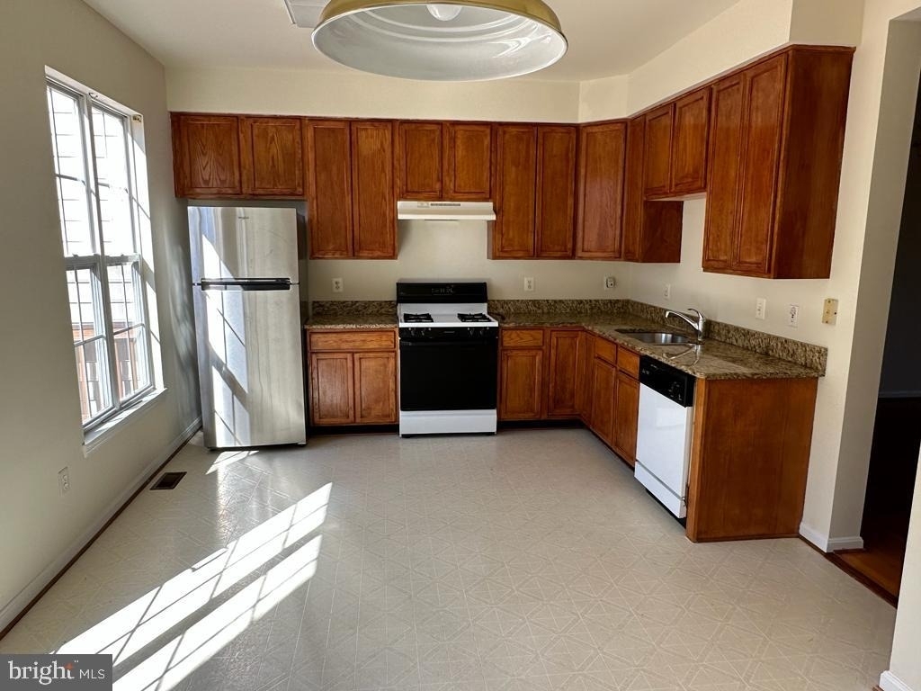 13517 Bannacker Place - Photo 9