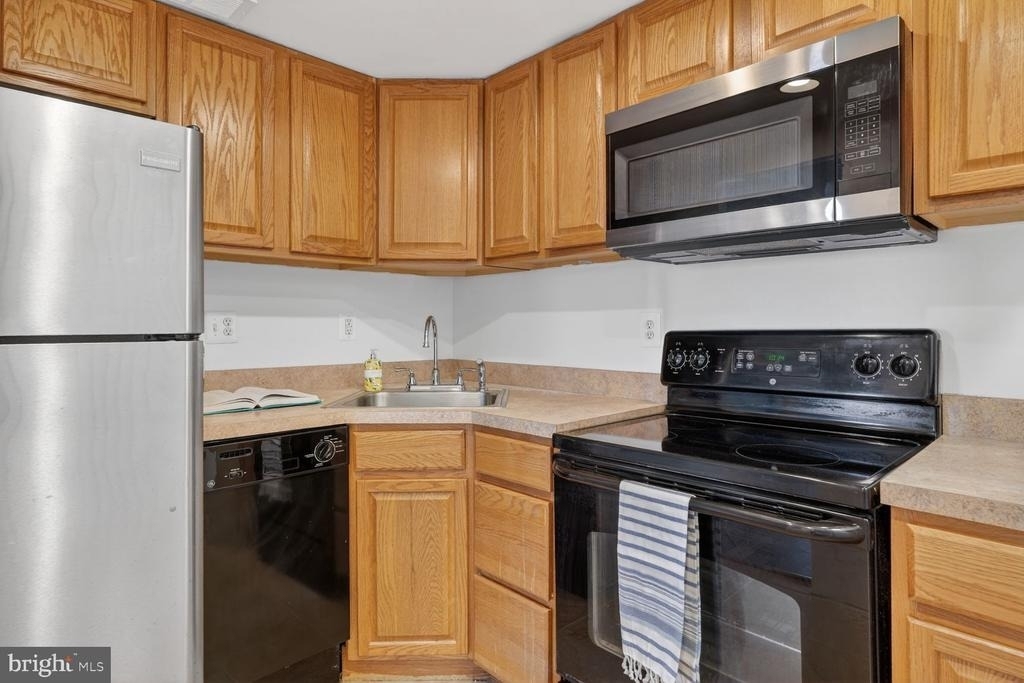 2059 Huntington Avenue - Photo 2