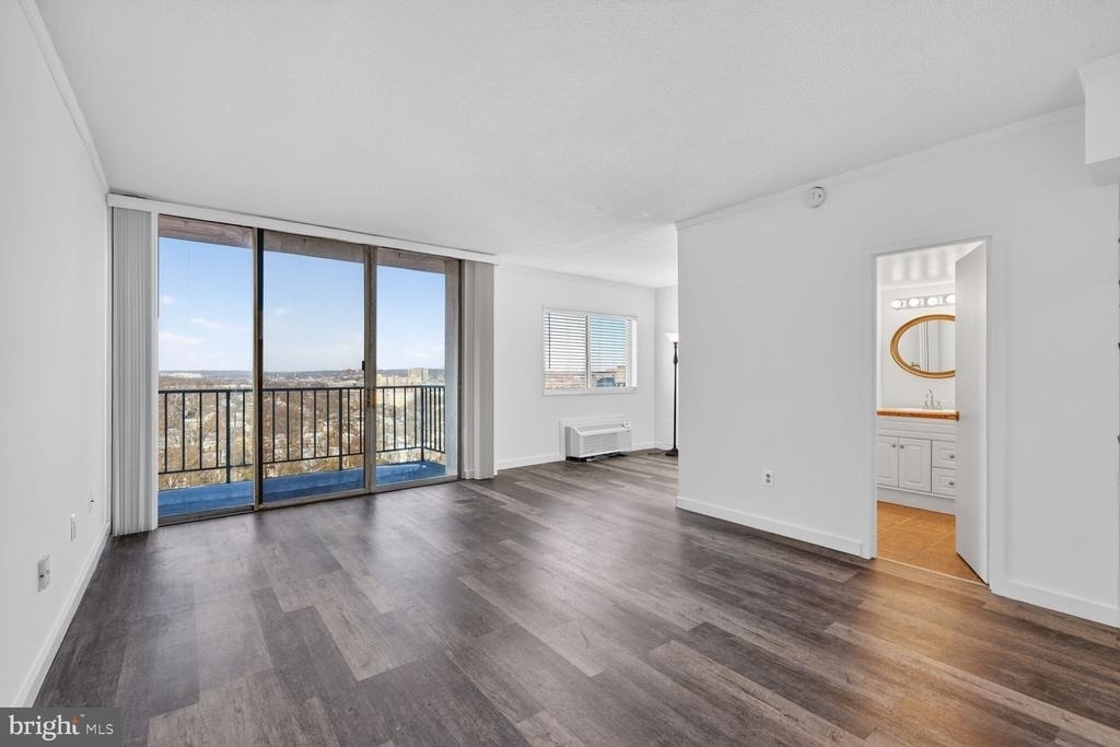 2059 Huntington Avenue - Photo 3