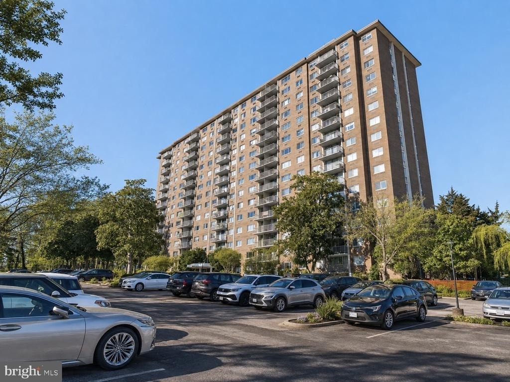 2059 Huntington Avenue - Photo 12