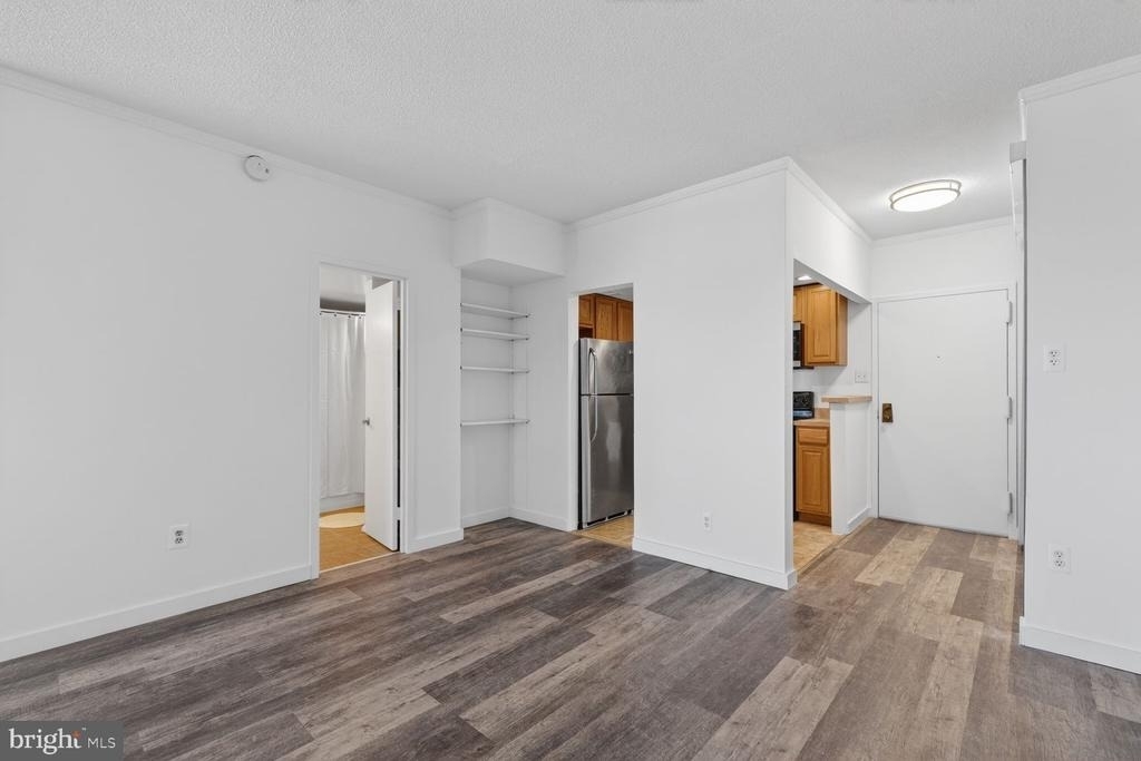 2059 Huntington Avenue - Photo 10