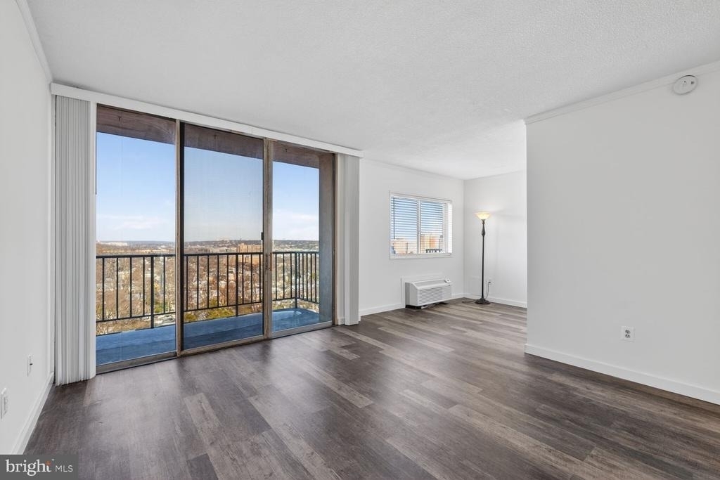 2059 Huntington Avenue - Photo 4