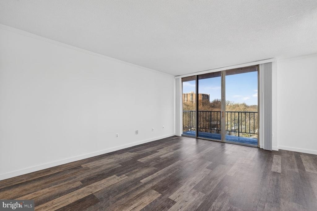 2059 Huntington Avenue - Photo 5